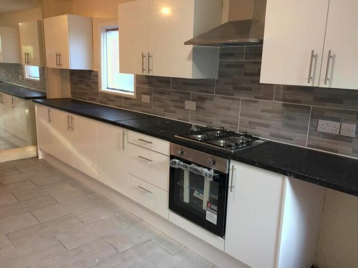 5 Bedroom Terraced House To Rent In Barrett Road, London E17