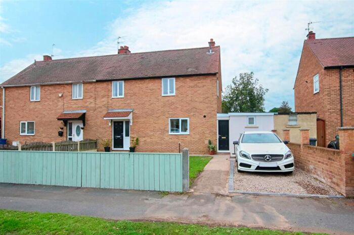 3 Bedroom Semi-Detached House For Sale In Hawthorn Avenue, Armthorpe, Doncaster, DN3