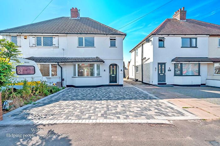 3 Bedroom Semi-Detached House For Sale In Goscote Road, Walsall, WS3