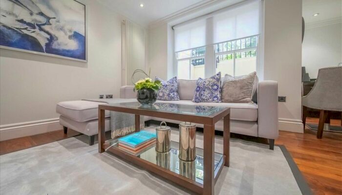 1 Bedroom Flat To Rent In Kensington Gardens Square, Bayswater, London, W2