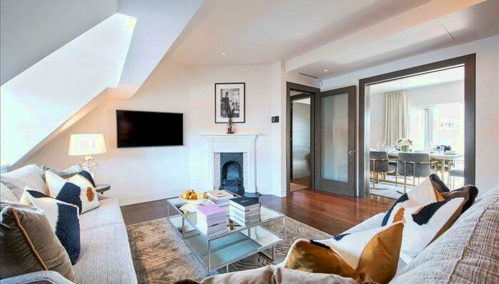 2 Bedroom Flat To Rent In Duke Street, Mayfair, W1K