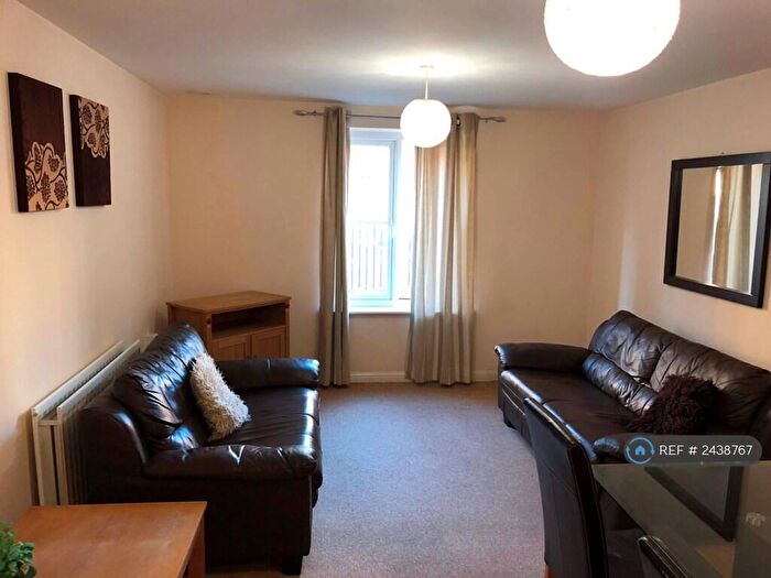 2 Bedroom Flat To Rent In Brunel Crescent, Swindon, SN2