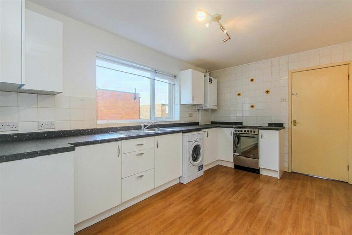 3 Bedroom Flat To Rent In Salisbury Avenue, Preston Village, North Shields, NE29