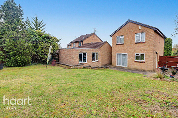 4 Bedroom Detached House For Sale In Glenfield Road, Luton, LU3