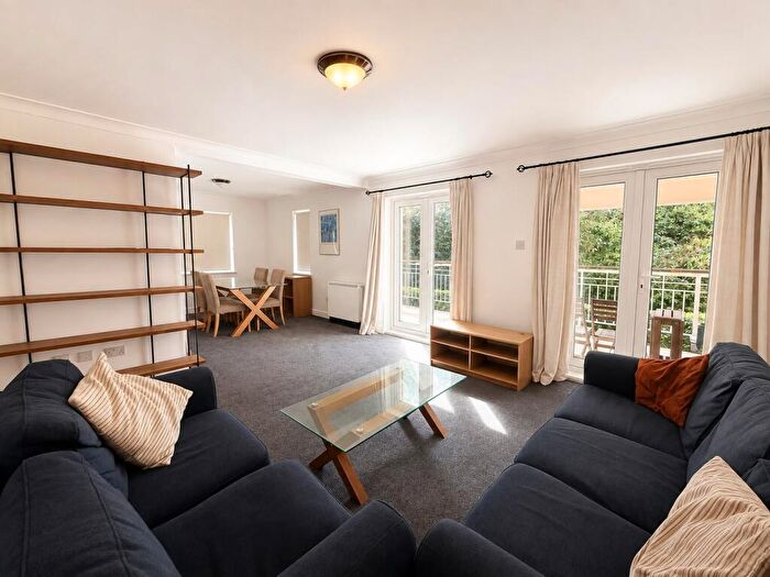 2 Bedroom Flat To Rent In Grangemoor Court, Grangetown, Cardiff, CF11