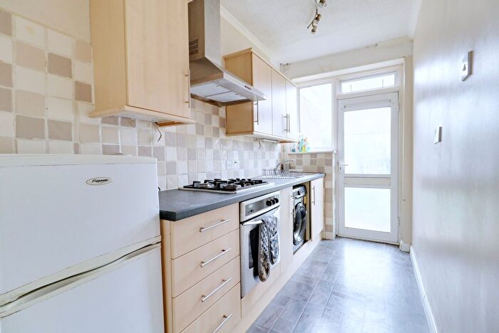 3 Bedroom Terraced House For Sale In Upminster Road South, Rainham, RM13