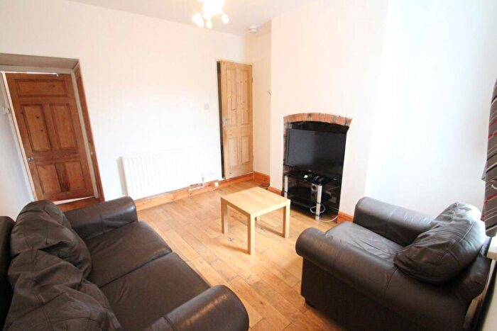 3 Bedroom Terraced House To Rent In Hartopp Road, Leicester, LE2