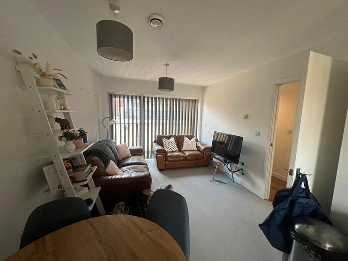 2 Bedroom Flat To Rent In Tooting High Street, London, SW17