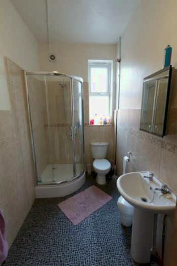 5 Bedroom Town House To Rent In Brudenell Road, Hyde Park, Leeds, LS6