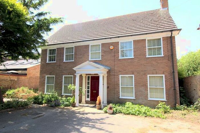 Detached House To Rent In Linden Road, Bedford, MK40