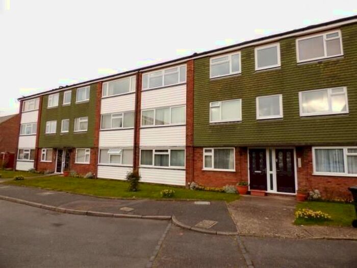 2 Bedroom Flat To Rent In The Cedars, Dunstable, LU6