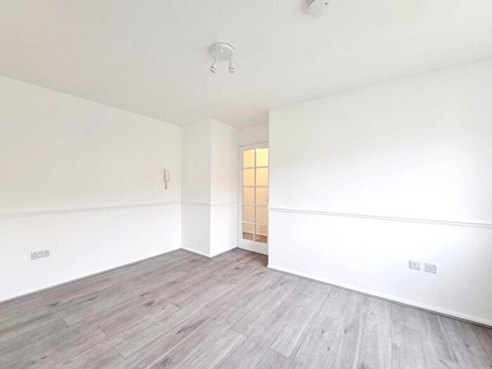 1 Bedroom Flat To Rent In Wigston Close, Edmonton, N18