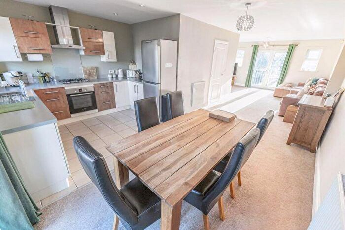 3 Bedroom Town House For Sale In Occupation Lane, Edwinstowe, NG21