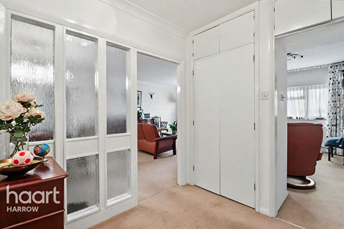 3 Bedroom Apartment For Sale In Lodge Close, Edgware, HA8