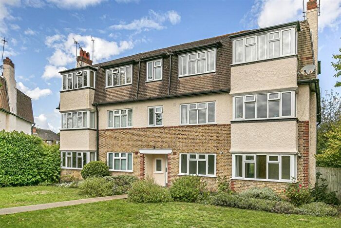 3 Bedroom Flat For Sale In Lancaster Close, Kingston Upon Thames, KT2
