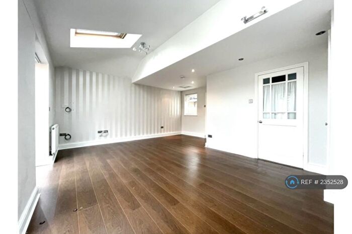 2 Bedroom End Of Terrace House To Rent In Leicester Road, Barnet, EN5