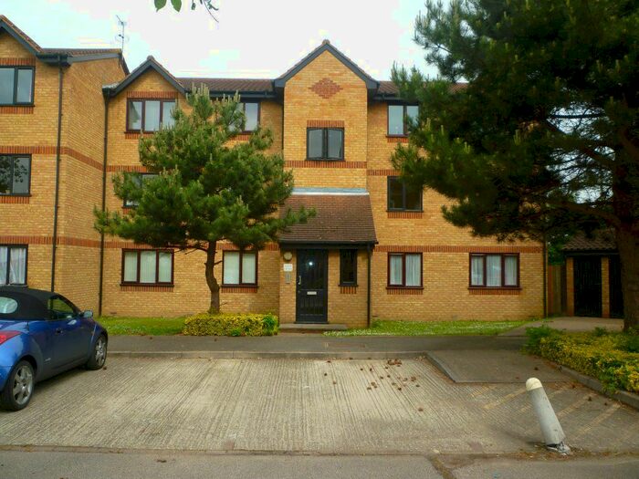 1 Bedroom Flat To Rent In Courtlands Close, Watford, WD24