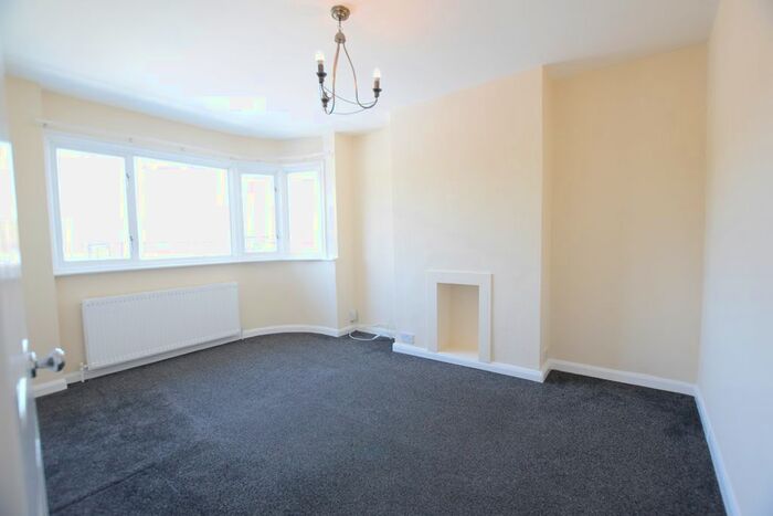 2 Bedroom Maisonette To Rent In Fullwell Avenue, Ilford, IG5