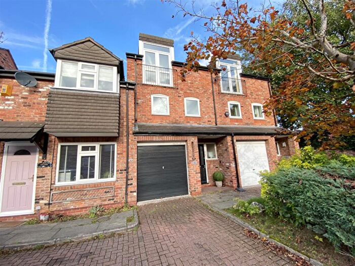 3 Bedroom Town House To Rent In Clarence Court, Wilmslow, SK9