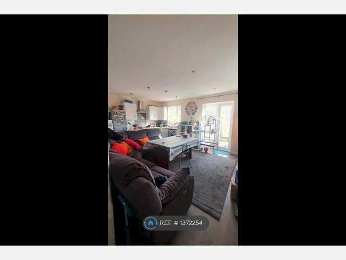 2 Bedroom Detached House To Rent In Connop Road, Enfield, EN3