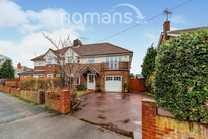 4 Bedroom Semi-Detached House To Rent In Upper St. Michaels Road, GU11