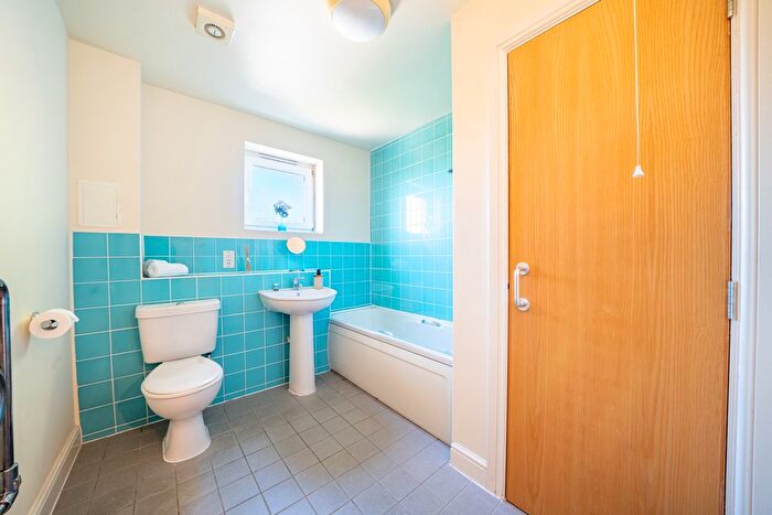 2 Bedroom Flat For Sale In Cranmer Street, Nottingham, NG3