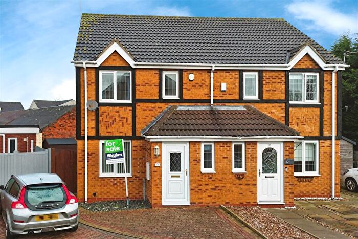 3 Bedroom Semi-Detached House For Sale In Robinia Drive, Hull, HU4