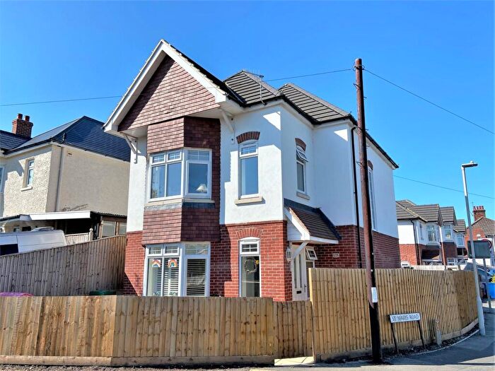 5 Bedroom Detached House For Sale In Fernside Road, Poole, BH15