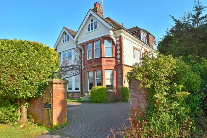 2 Bedroom Flat To Rent In Busbridge Lane, Godalming, GU7