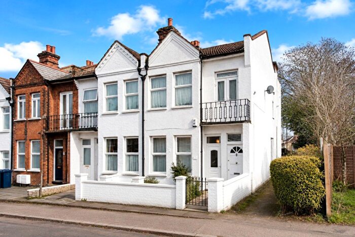 2 Bedroom Maisonette For Sale In Welbeck Road, Barnet, EN4