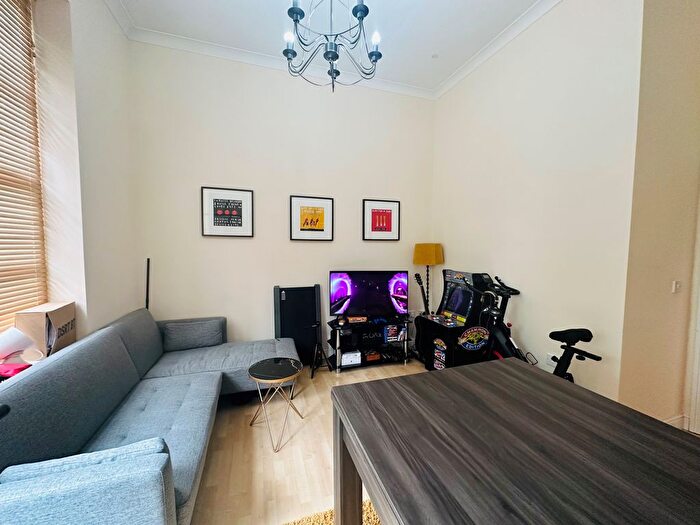 3 Bedroom Flat To Rent In Ockbrook Drive, Nottingham, NG3