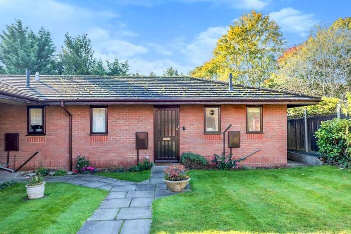 2 Bedroom Bungalow To Rent In Wratten Road East, Hitchin, Hertfordshire, SG5