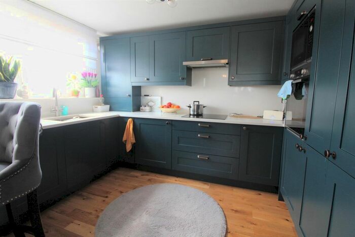 2 Bedroom Flat To Rent In Sunrise Avenue, Hornchurch, RM12