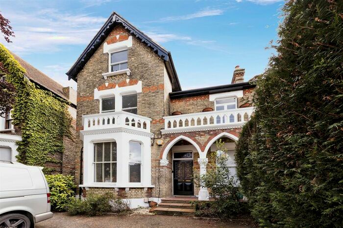 4 Bedroom Flat To Rent In Cedars Road, Beckenham, BR3