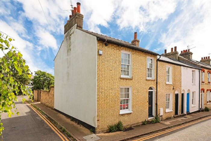 4 Bedroom End Of Terrace House For Sale In Albert Street, Cambridge, CB4