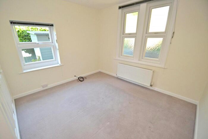 2 Bedroom Flat To Rent In Broadstone, BH18