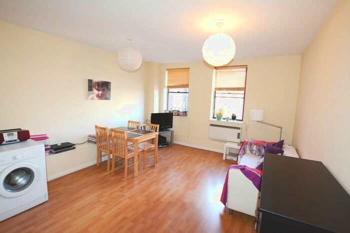 1 Bedroom Flat To Rent In Bakers Road, Uxbridge, UB8