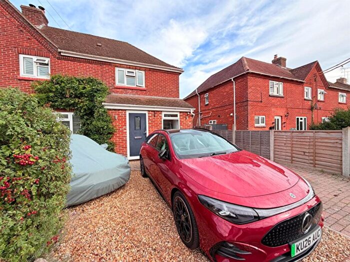 3 Bedroom Semi-Detached House For Sale In Waverley Road, Fordingbridge, SP6