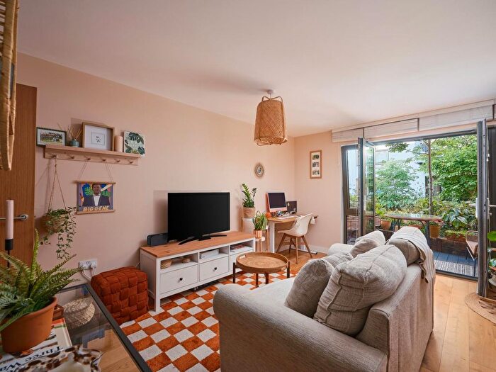 1 Bedroom Flat For Sale In Rope Walk, Wapping Wharf, BS1
