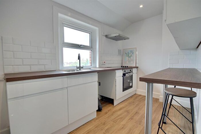 2 Bedroom Flat To Rent In High Street, Lee-On-The-Solent, PO13