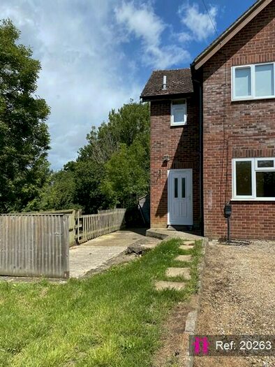1 Bedroom Ground Maisonette To Rent In Love Lane, Newbury, RG14