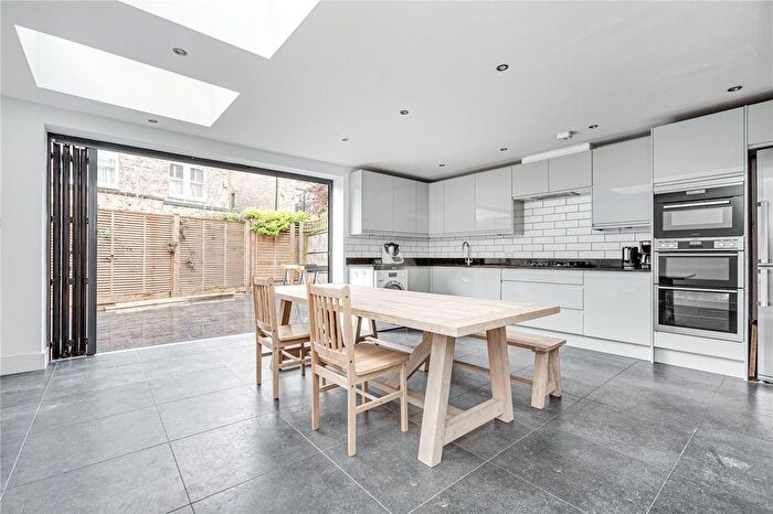 5 Bedroom End Terrace House To Rent In Culmstock Road, Between The Commons, SW11