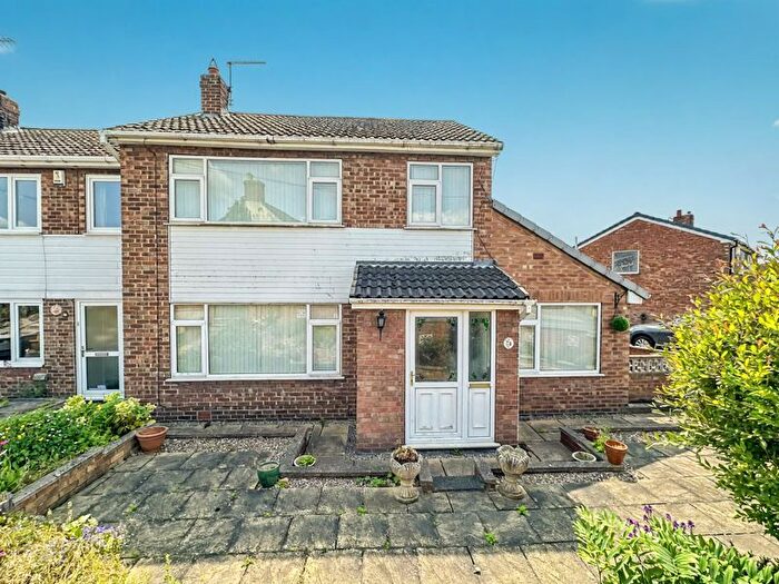 3 Bedroom End Of Terrace House For Sale In Ramsden Close, Brotherton, WF11