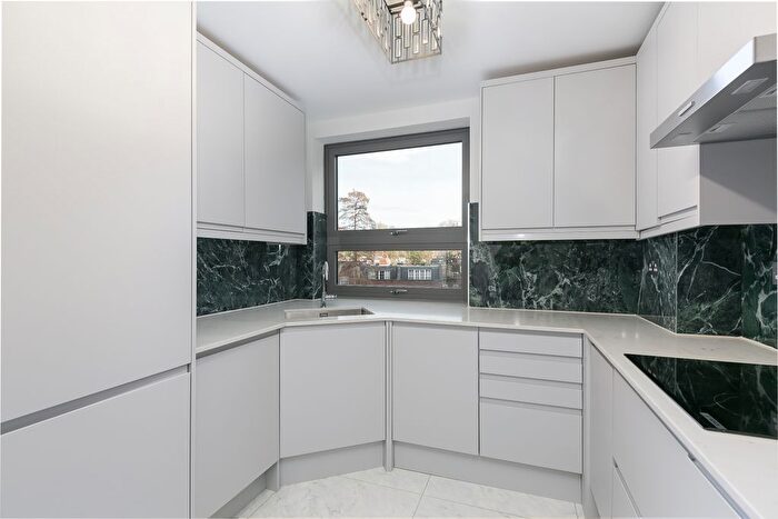 3 Bedroom Flat To Rent In Somerset Square, London, W14