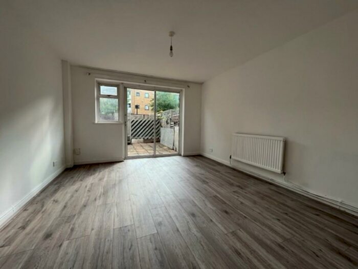4 Bedroom Apartment To Rent In Appleby Close, London, N15