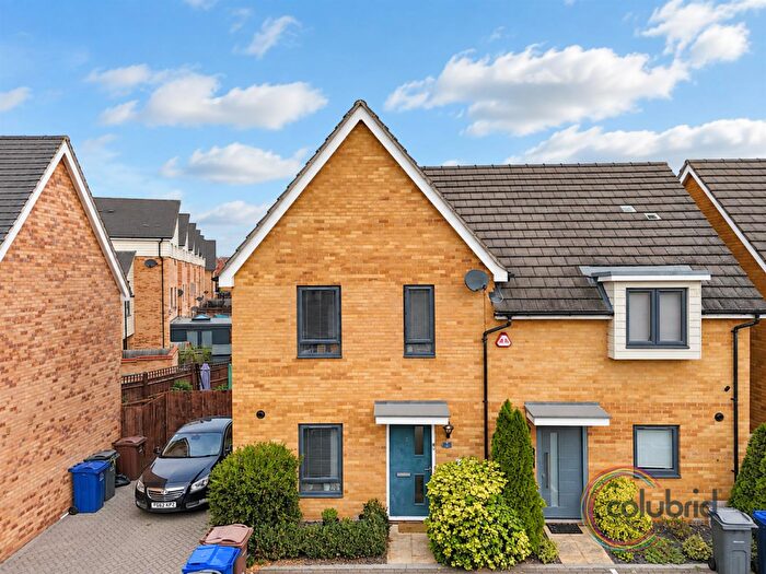 2 Bedroom Semi-Detached House For Sale In Bredle Way, Aveley, RM15