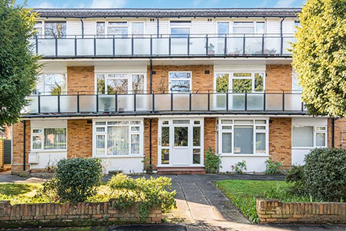 2 Bedroom Flat For Sale In Wellington Road, Enfield, EN1