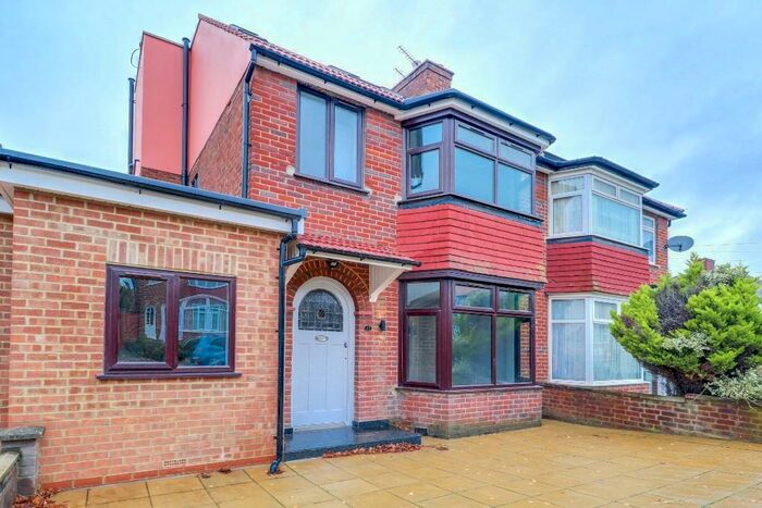 6 Bedroom Semi-Detached House To Rent In Whitby Gardens, London, NW9