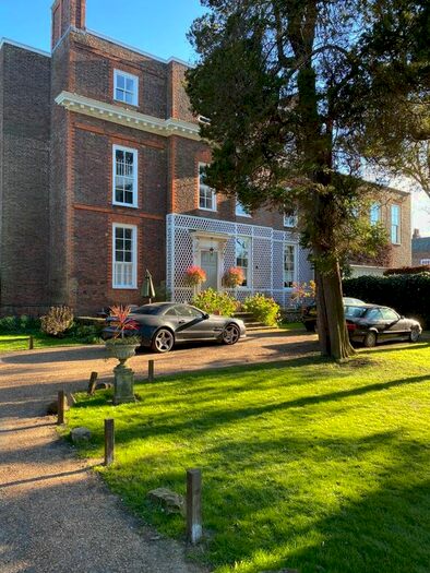 3 Bedroom Property To Rent In Petersham Road, Surrey, TW10