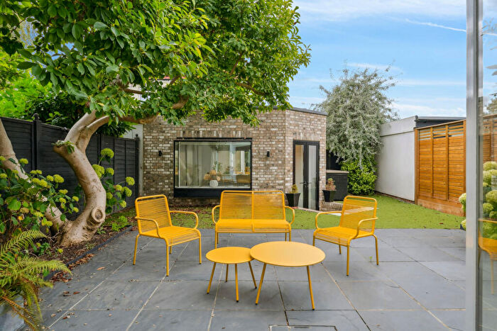 4 Bedroom Semi Detached House For Sale In Kilmington Road, London, SW13